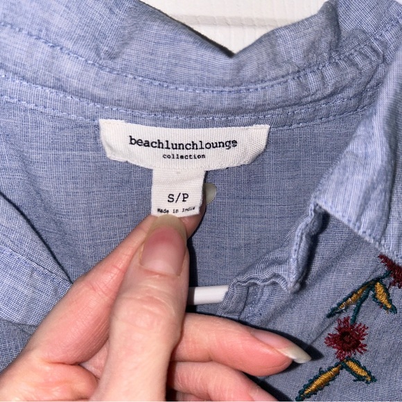 Floral embroidered button down - Picture 4 of 4